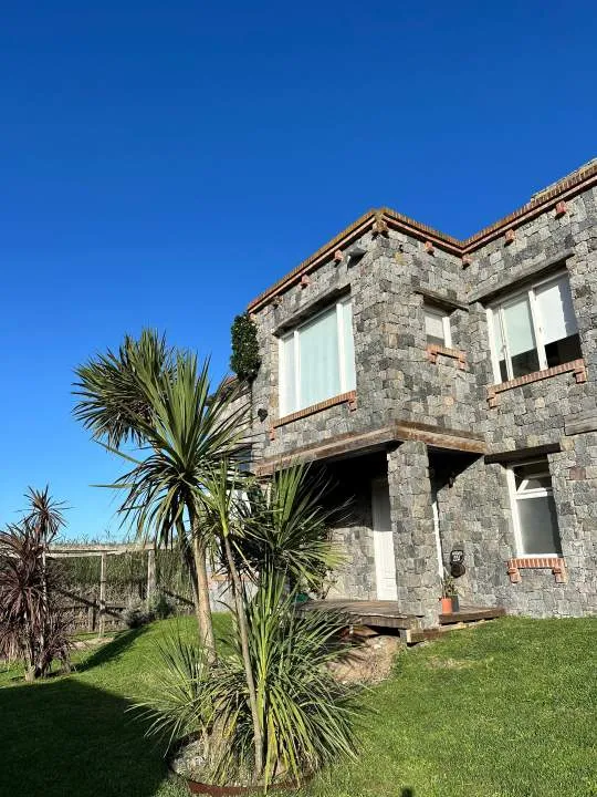 En Cariló | Casa de Piedra (a pasos del mar!!)