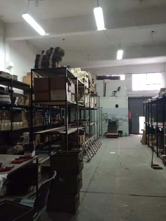 Oficina y galpon o vivienda multifamiliar