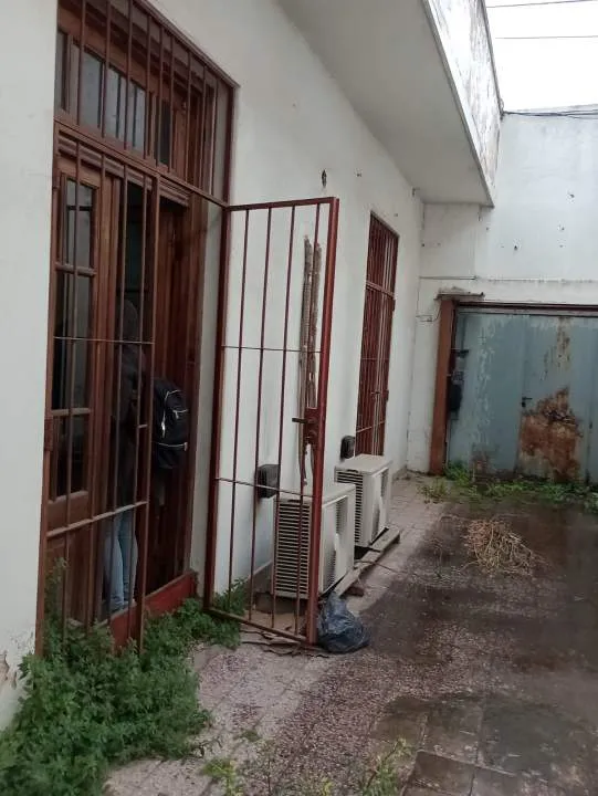 Oficina y galpon o vivienda multifamiliar