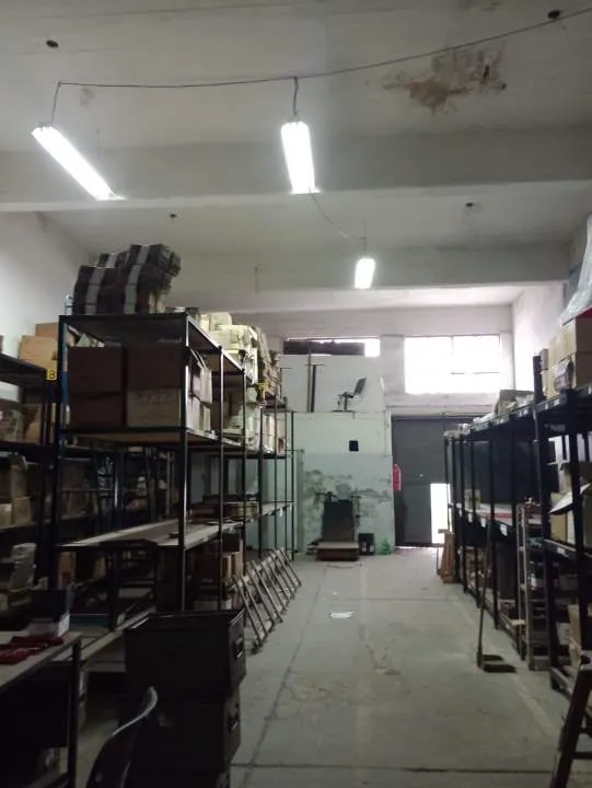 Oficina y galpon o vivienda multifamiliar