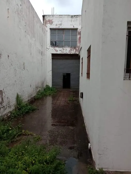 Oficina y galpon o vivienda multifamiliar
