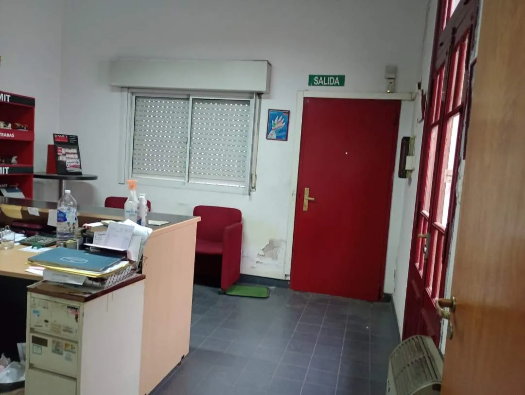 Oficina y galpon o vivienda multifamiliar