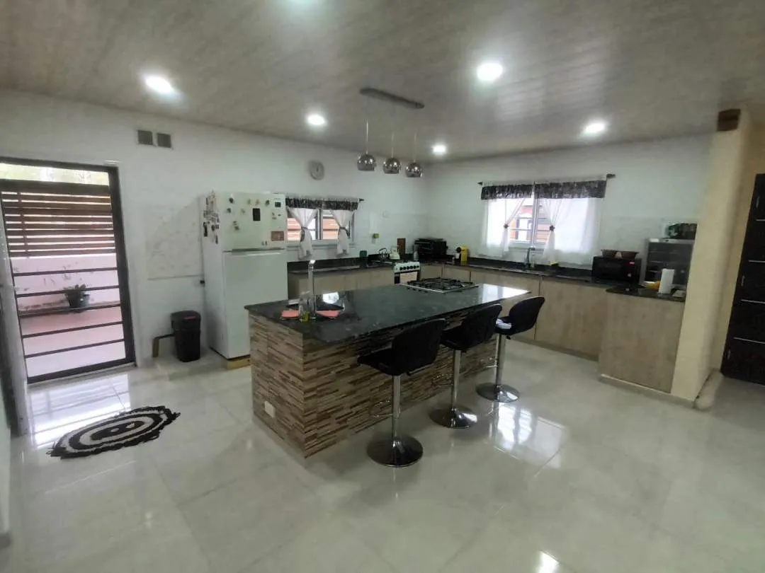 480-VENDE CASA 4 AMBIENTES DE CATEGORIA