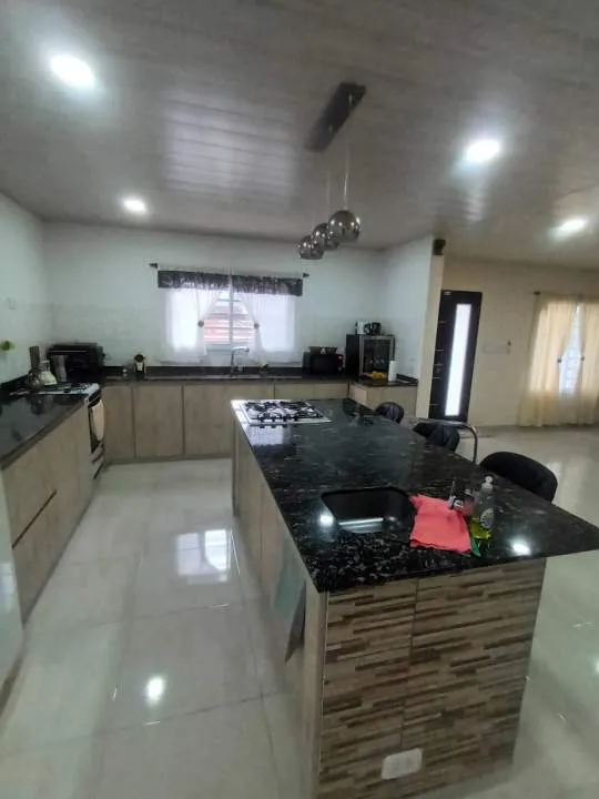 480-VENDE CASA 4 AMBIENTES DE CATEGORIA