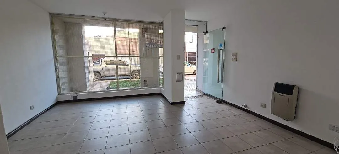 LOCAL COMERCIAL EN VENTA - DIR.: HIPOLITO YRIGOYEN 235, Rio Cuarto.