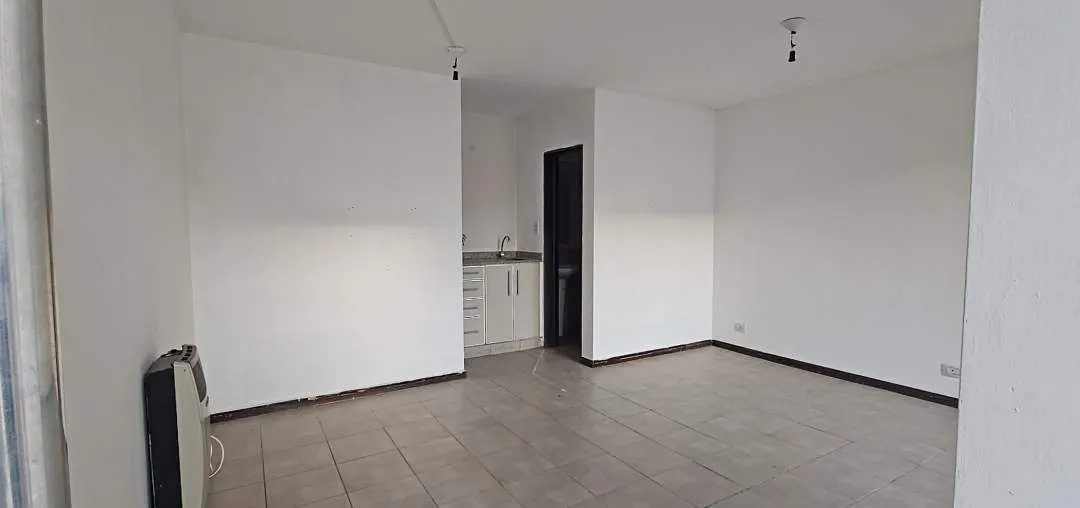 LOCAL COMERCIAL EN VENTA - DIR.: HIPOLITO YRIGOYEN 235, Rio Cuarto.