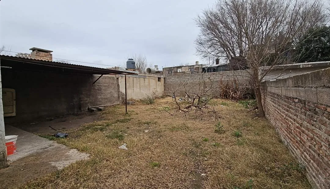CASA EN VENTA - PARA REFACCION - RIO TERCERO 761