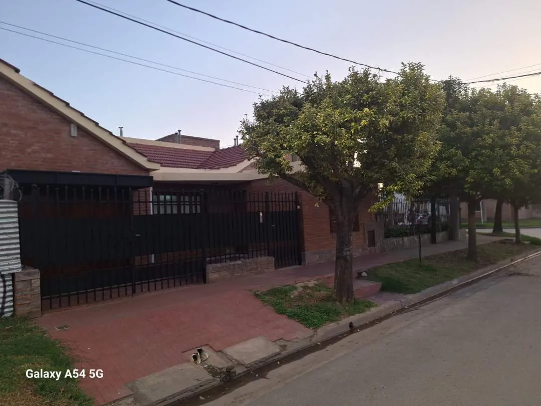 CASA EN VENTA - 3 DORMITORIOS - dir. Juan B. Justo 991
