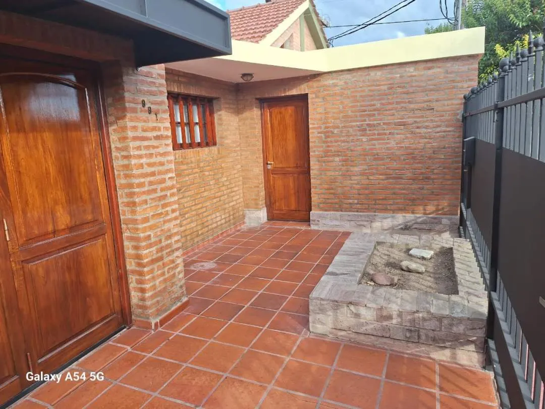 CASA EN VENTA - 3 DORMITORIOS - dir. Juan B. Justo 991
