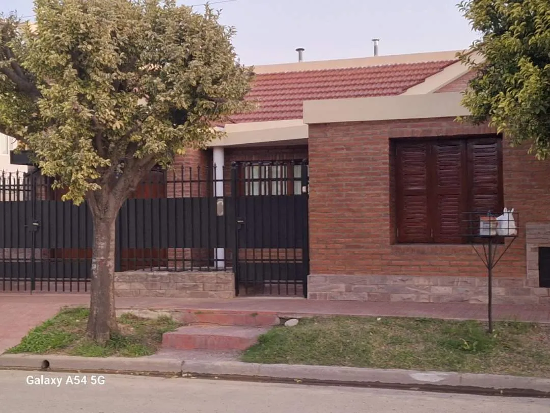 CASA EN VENTA - 3 DORMITORIOS - dir. Juan B. Justo 991