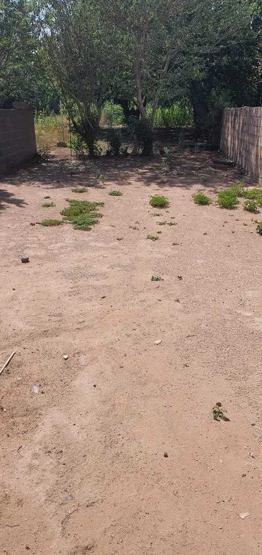 Casa En Venta - 2 Dormitorios - Calle Comisario Medina 461
