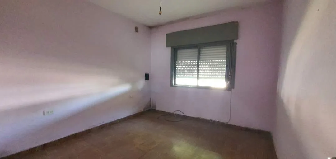Casa En Venta - 2 Dormitorios - Calle Comisario Medina 461