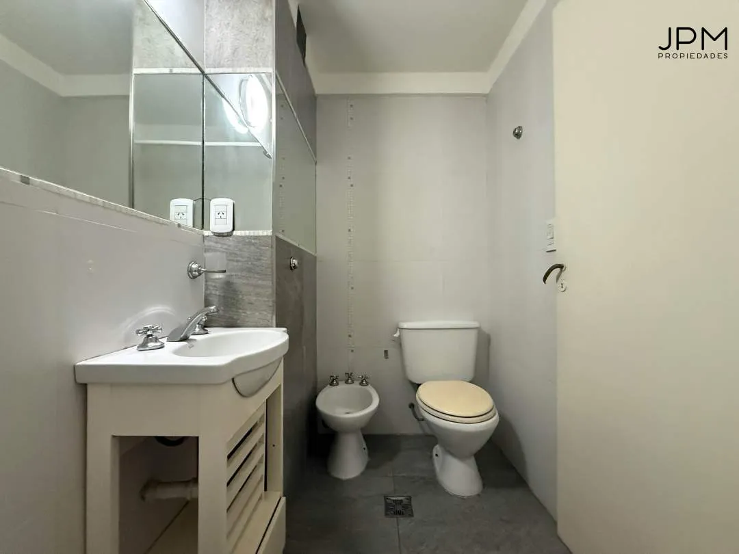MANSILLA al 3400, ALTO PALERMO. Venta de 1 ambiente con PATIO cubierto, a metros del Alto Palermo