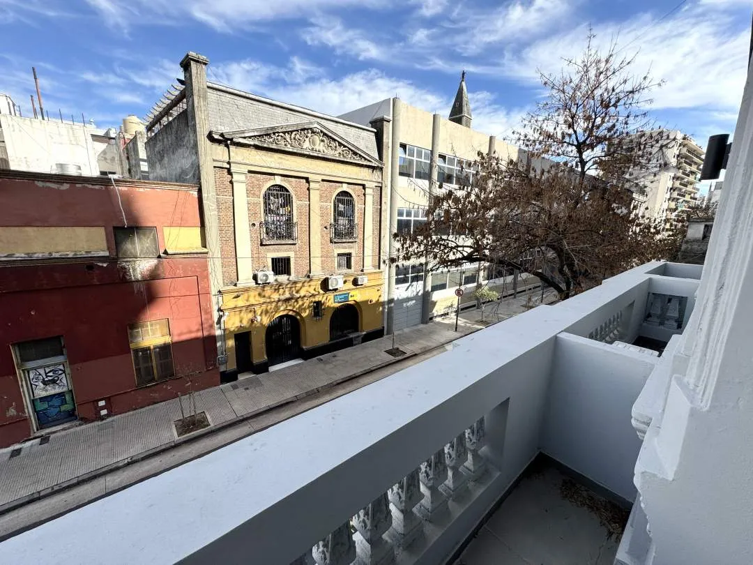 Av. CASEROS al 700, SAN TELMO. Venta de gran mono-ambiente a estrenar en edificio de alta categoría