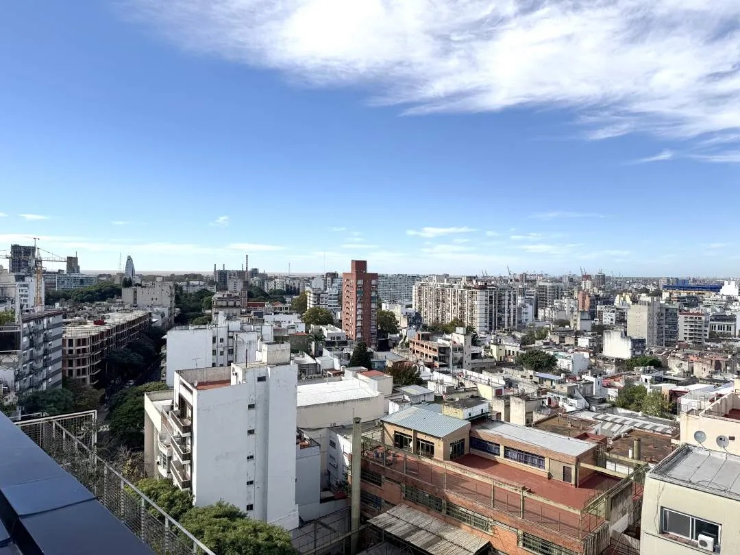 Av. CASEROS al 700, SAN TELMO. Venta de gran mono-ambiente a estrenar en edificio de alta categoría