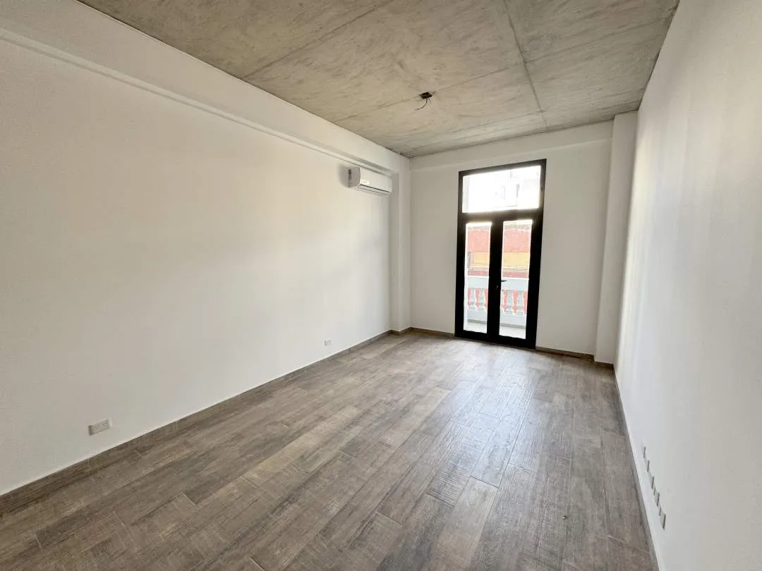 Av. CASEROS al 700, SAN TELMO. Venta de gran mono-ambiente a estrenar en edificio de alta categoría