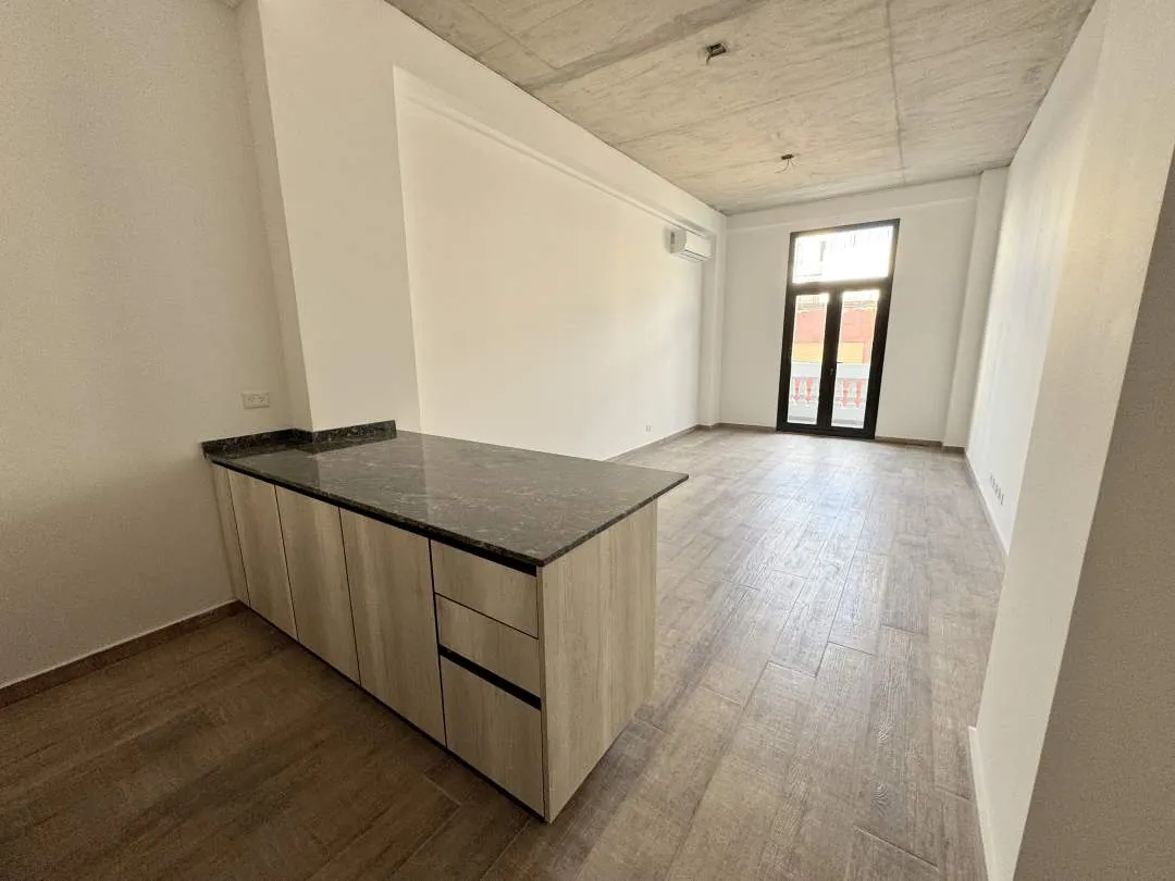 Av. CASEROS al 700, SAN TELMO. Venta de gran mono-ambiente a estrenar en edificio de alta categoría
