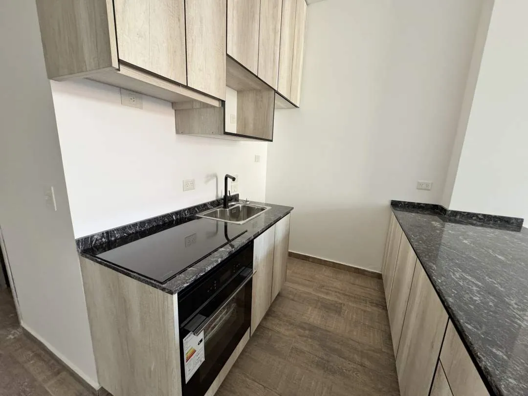 Av. CASEROS al 700, SAN TELMO. Venta de gran mono-ambiente a estrenar en edificio de alta categoría