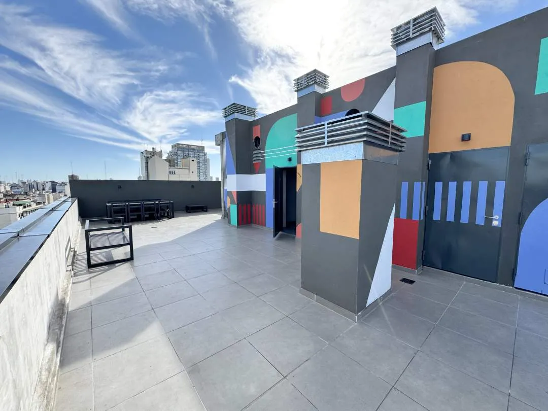 Av. CASEROS al 700, SAN TELMO. Venta de gran mono-ambiente a estrenar en edificio de alta categoría