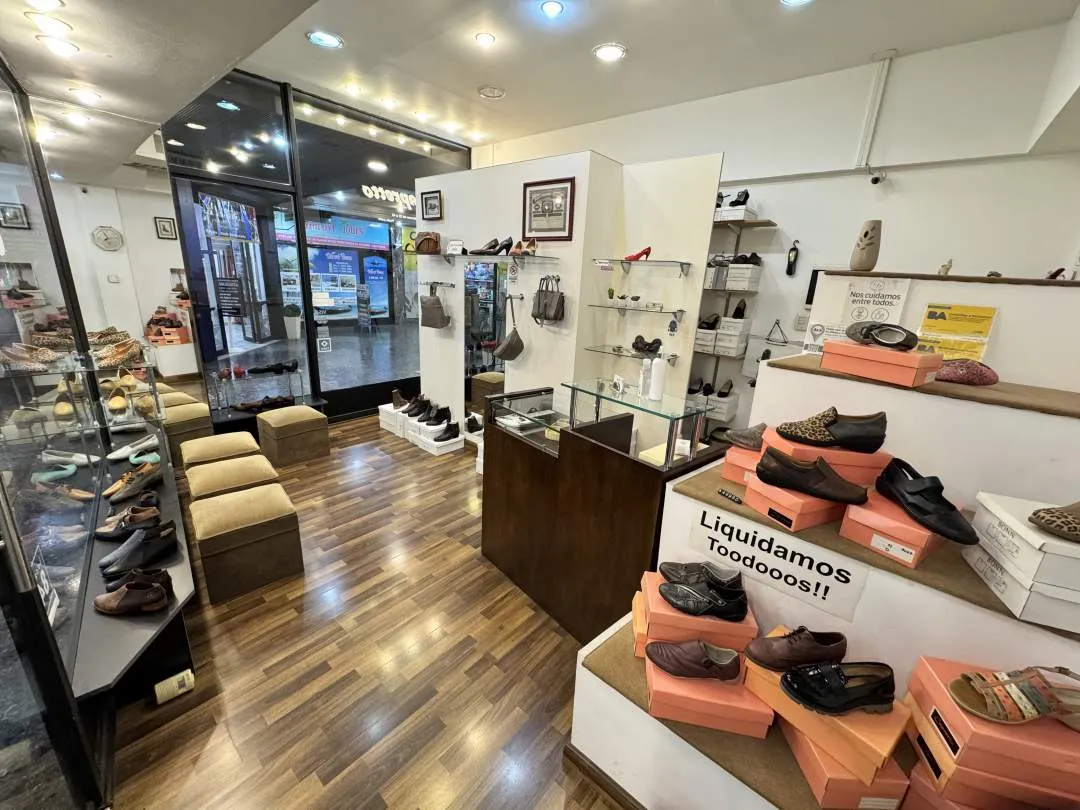 Av. RIVADAVIA al 6800, FLORES. Venta Local Comercial Galería San José de Flores