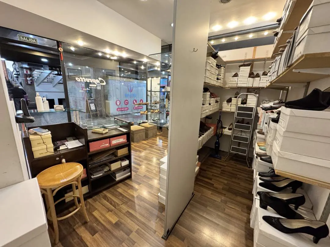 Av. RIVADAVIA al 6800, FLORES. Venta Local Comercial Galería San José de Flores