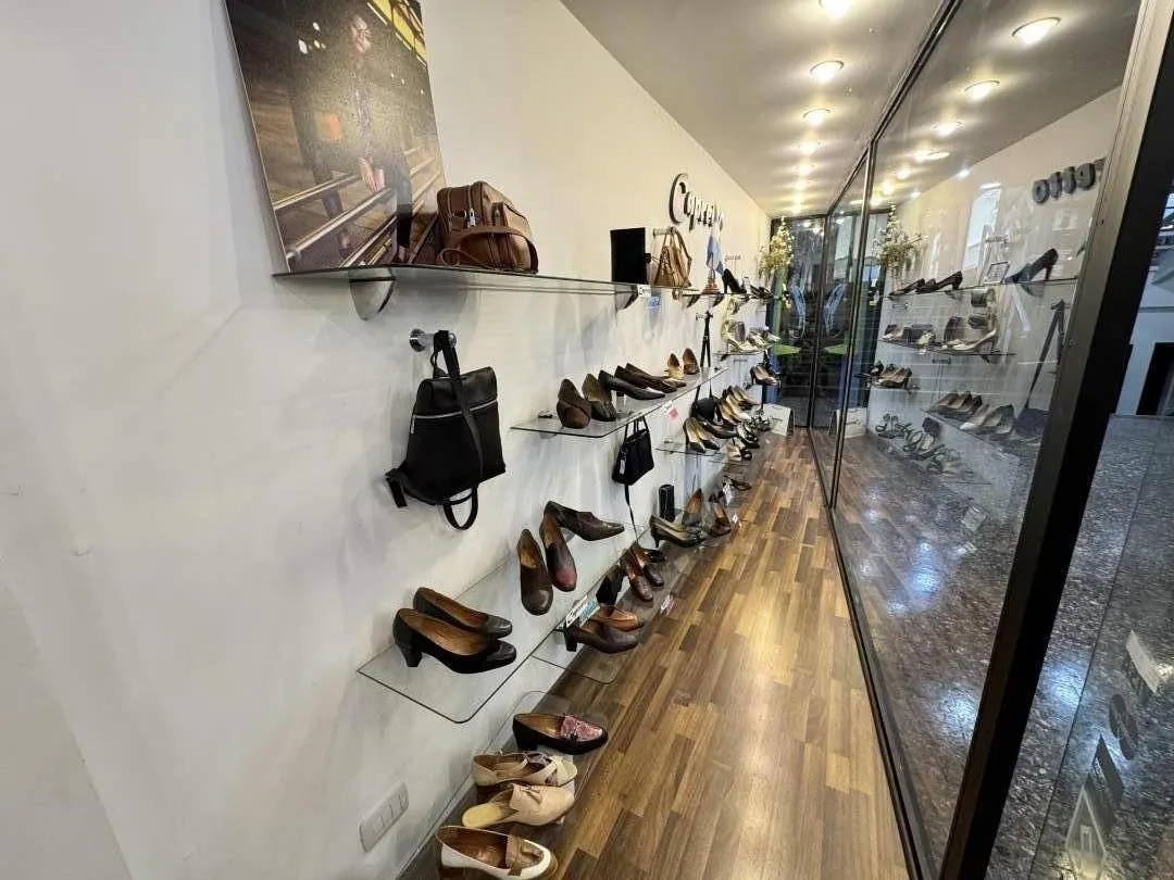 Av. RIVADAVIA al 6800, FLORES. Venta Local Comercial Galería San José de Flores