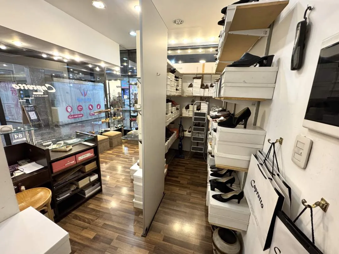Av. RIVADAVIA al 6800, FLORES. Venta Local Comercial Galería San José de Flores