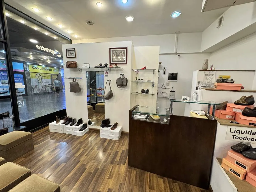 Av. RIVADAVIA al 6800, FLORES. Venta Local Comercial Galería San José de Flores