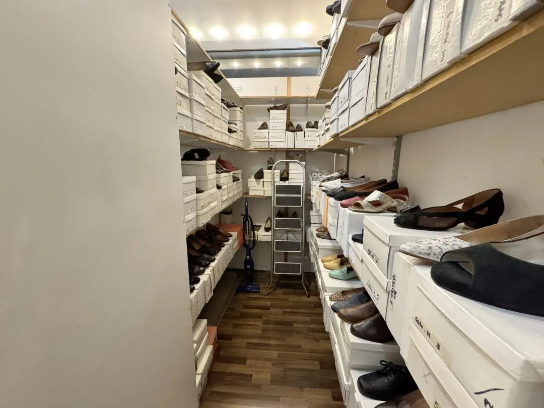 Av. RIVADAVIA al 6800, FLORES. Venta Local Comercial Galería San José de Flores