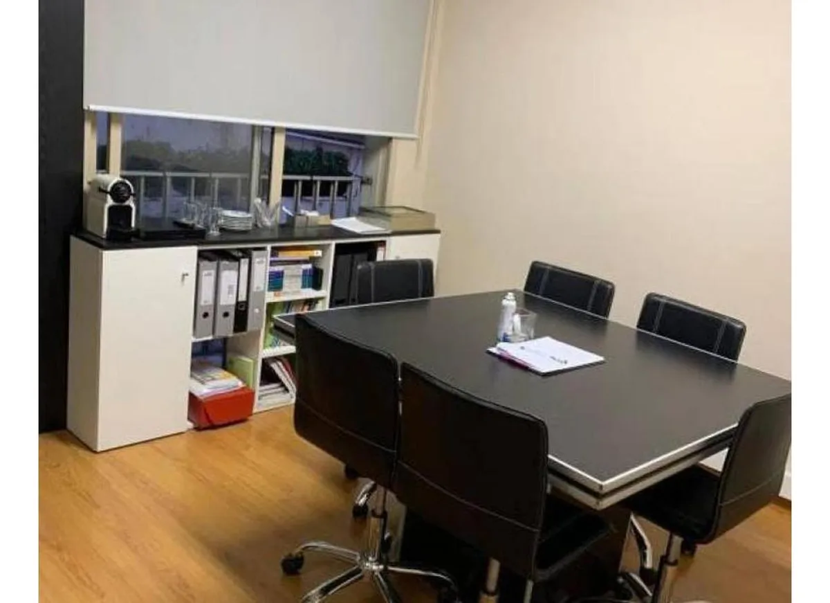 Venta De Oficina De 3 Ambientes, Sobre Av. Córdoba (1 Cuadra