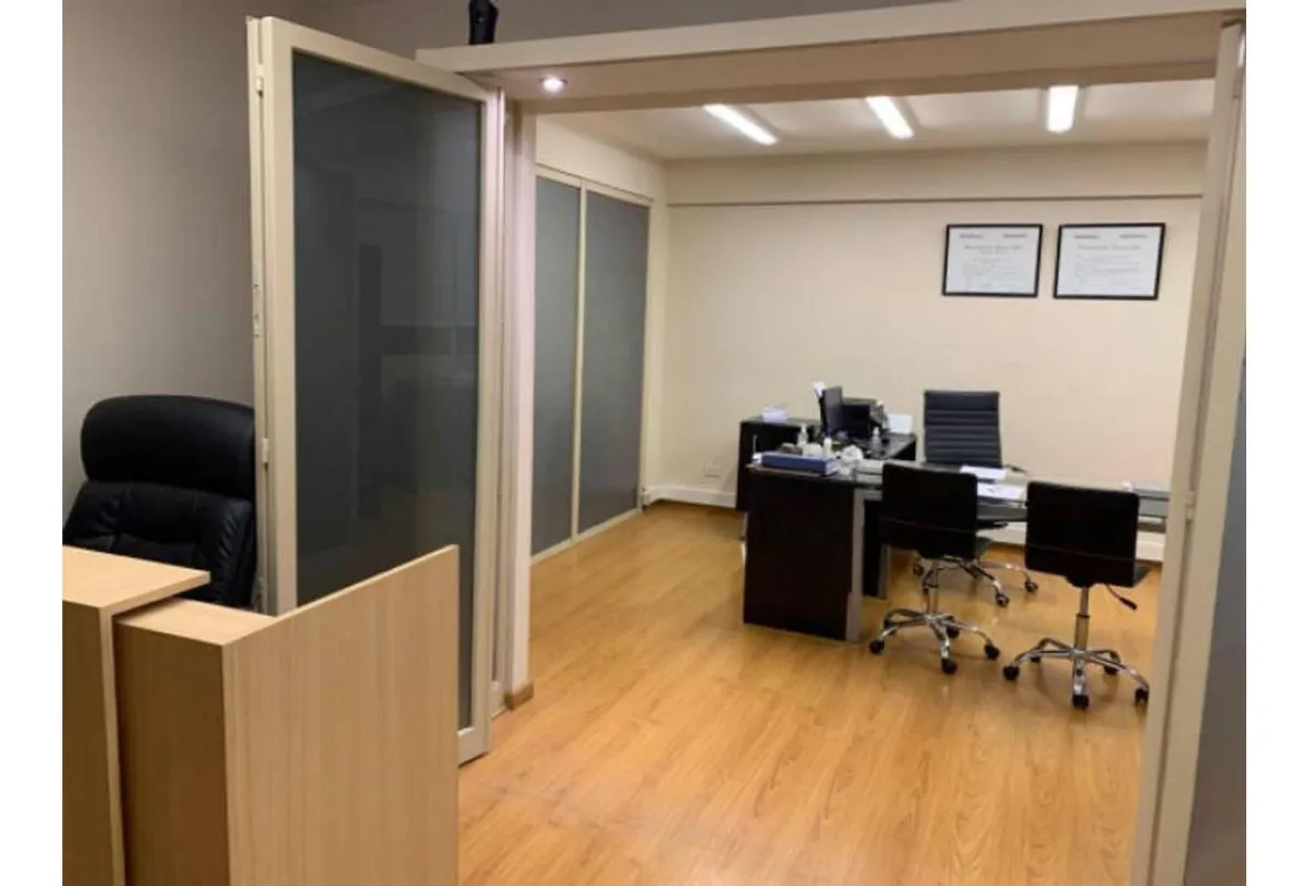 Venta De Oficina De 3 Ambientes, Sobre Av. Córdoba (1 Cuadra
