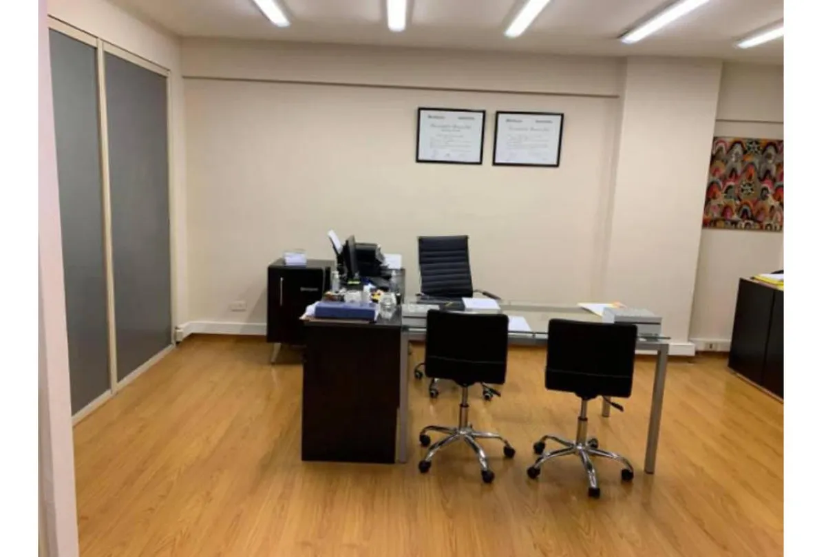 Venta De Oficina De 3 Ambientes, Sobre Av. Córdoba (1 Cuadra