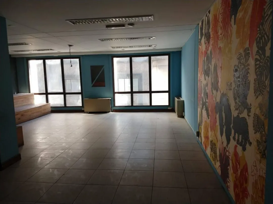 Piso de Oficinas en Importante Edificio Historico