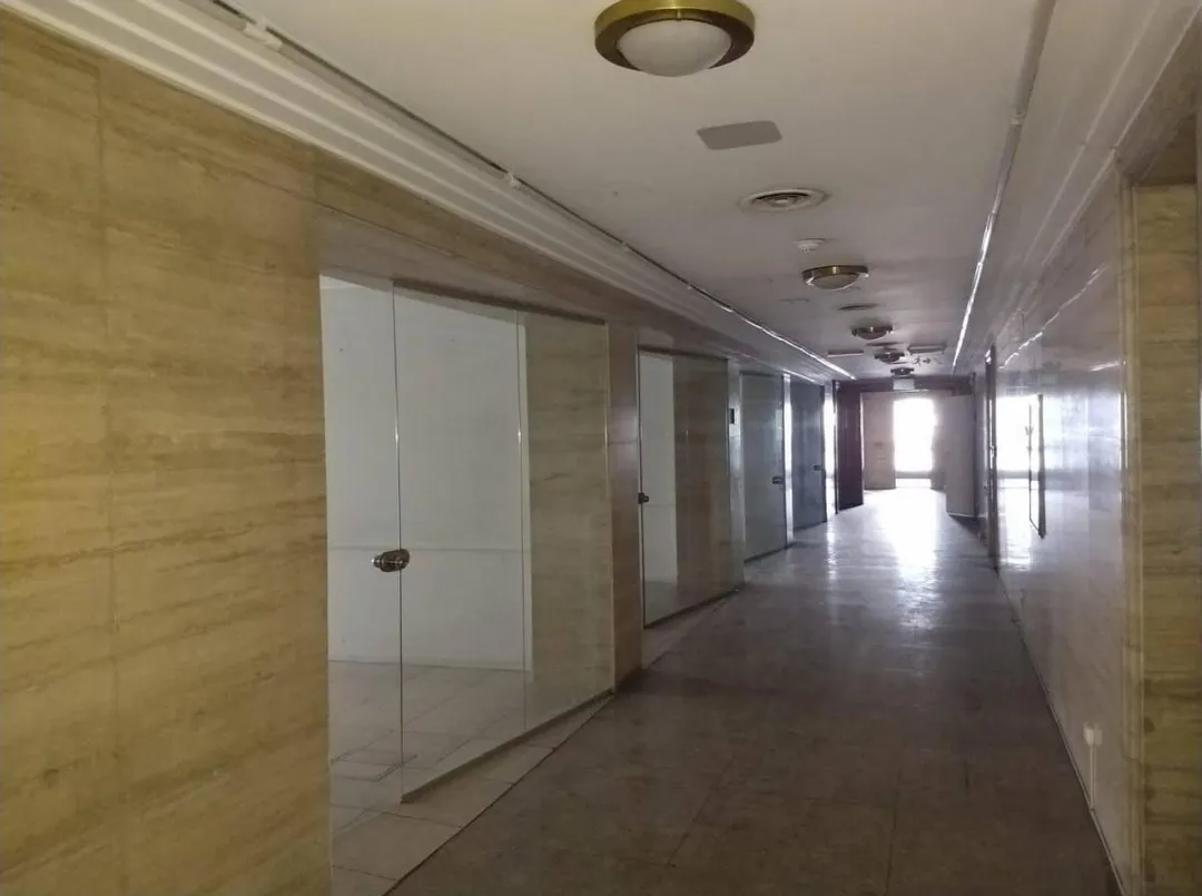 Piso de Oficinas en Importante Edificio Historico