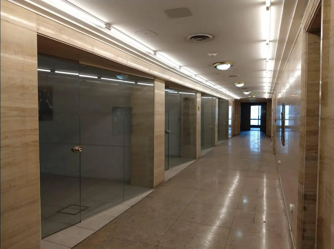 Piso de Oficinas en Importante Edificio Historico