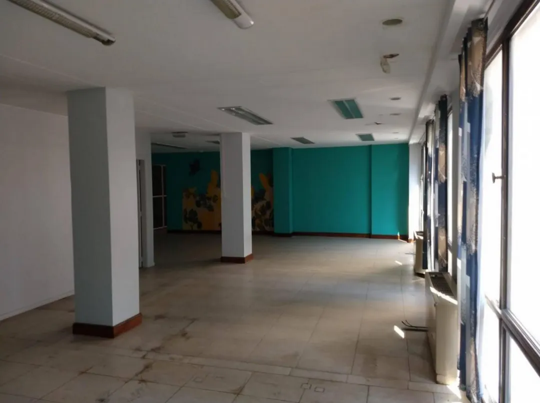 Piso de Oficinas en Importante Edificio Historico