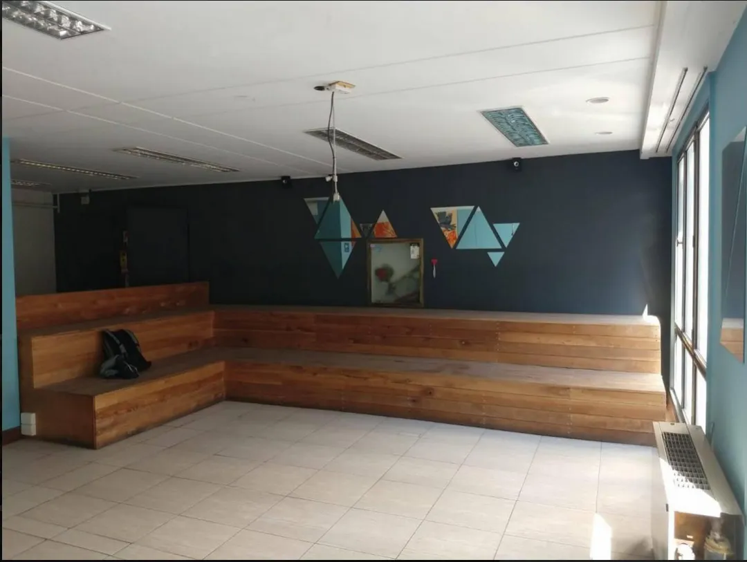 Piso de Oficinas en Importante Edificio Historico