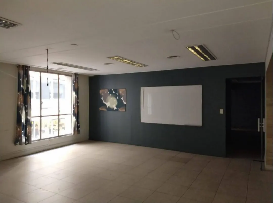 Piso de Oficinas en Importante Edificio Historico