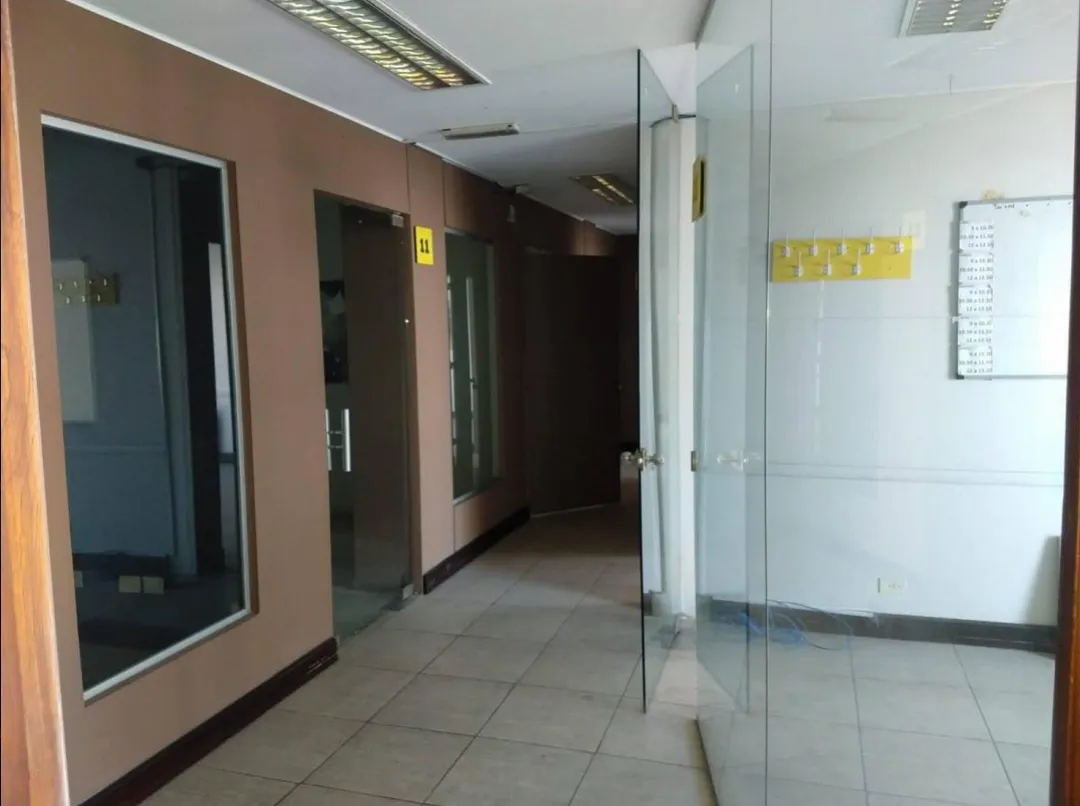 Piso de Oficinas en Importante Edificio Historico