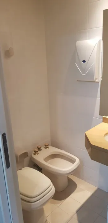Oficina al frente, muy luminosa y con excelente ubicación