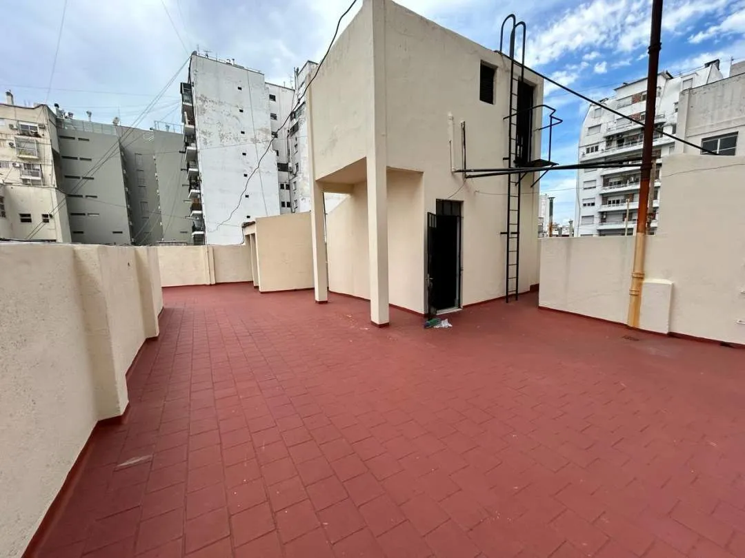 Av. BELGRANO al 1300, SAN TELMO. Amplio 3 ambientes contrafrente de  70m2