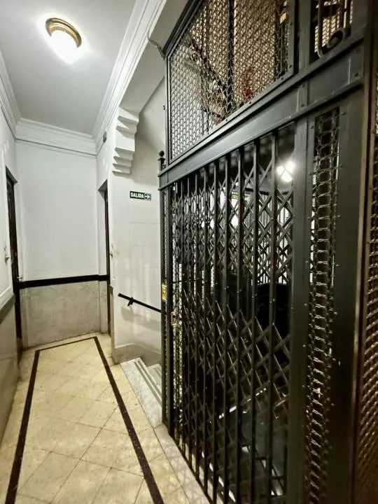 Av. BELGRANO al 1300, SAN TELMO. Amplio 3 ambientes contrafrente de  70m2
