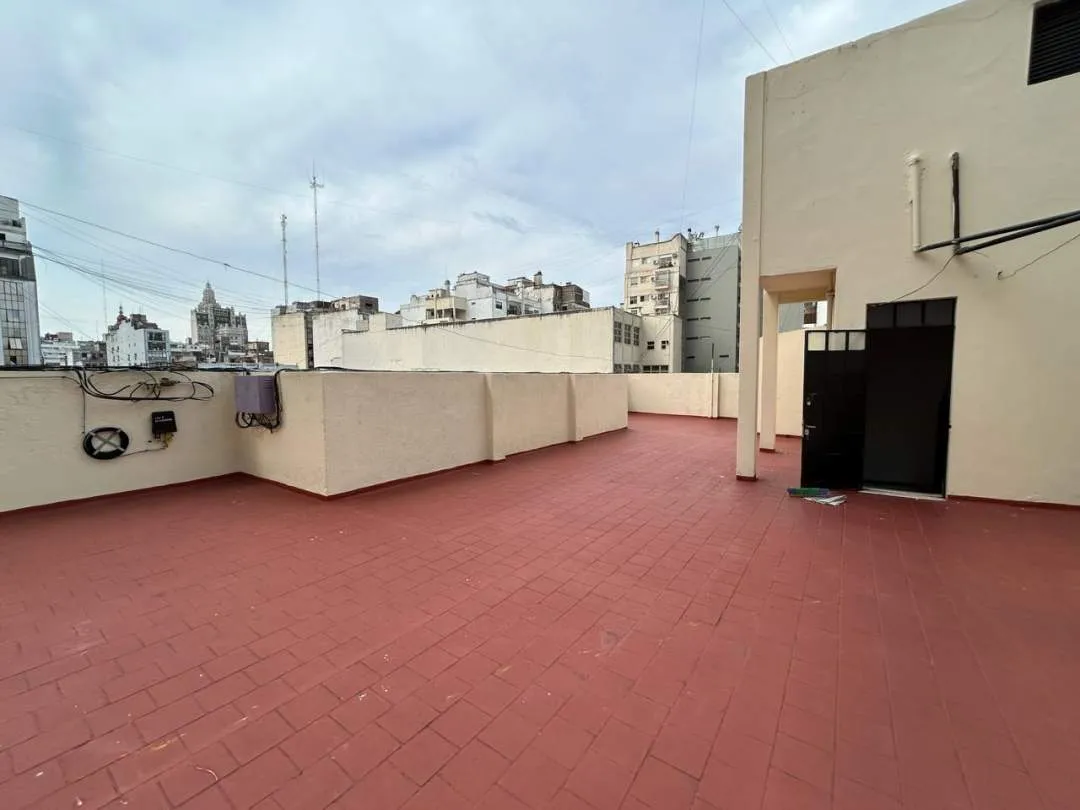 Av. BELGRANO al 1300, SAN TELMO. Amplio 3 ambientes contrafrente de  70m2