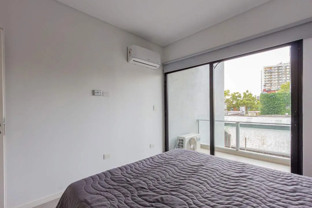 Av. SAN JUAN al 200, SAN TELMO. 2 Ambientes 2 Balcones. Valor incluye expensas y servicios