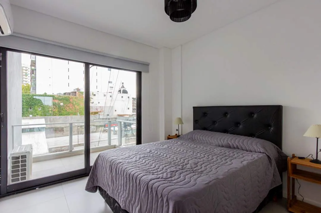 Av. SAN JUAN al 200, SAN TELMO. 2 Ambientes 2 Balcones. Valor incluye expensas y servicios