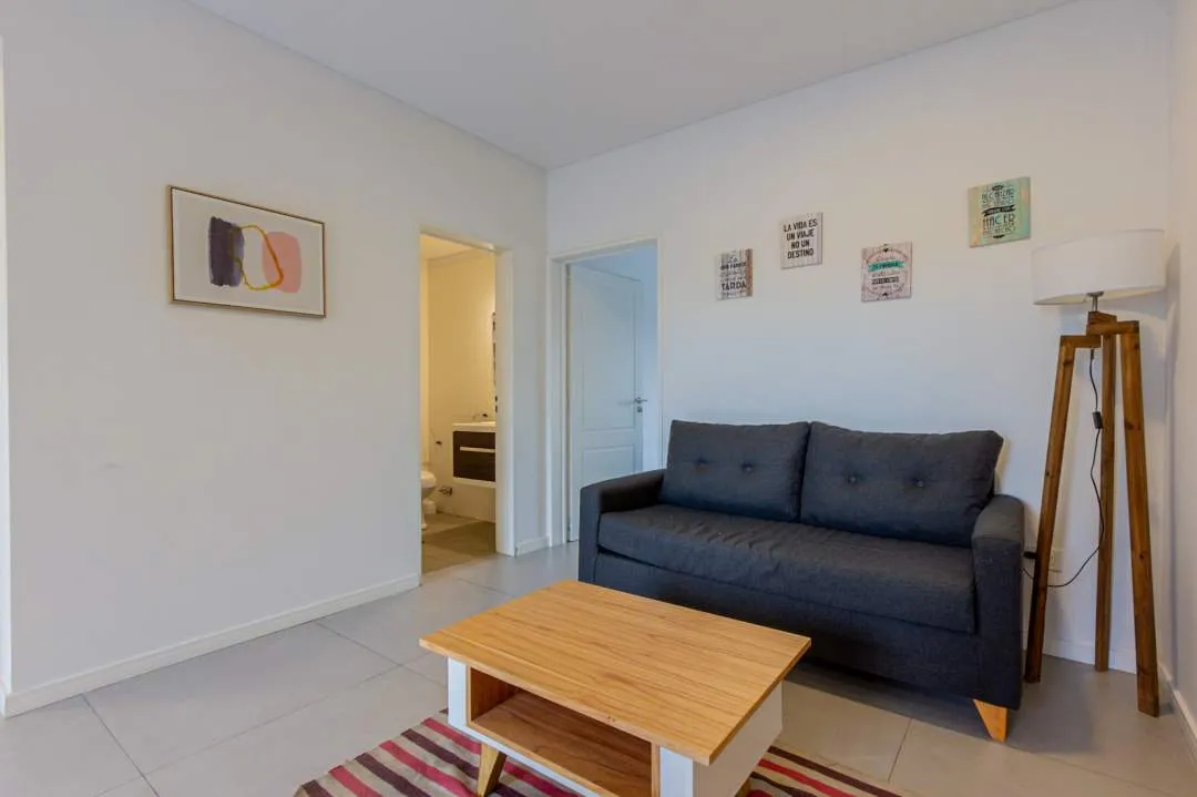 Av. SAN JUAN al 200, SAN TELMO. 2 Ambientes 2 Balcones. Valor incluye expensas y servicios