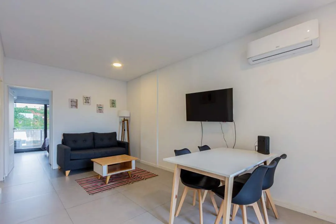 Av. SAN JUAN al 200, SAN TELMO. 2 Ambientes 2 Balcones. Valor incluye expensas y servicios