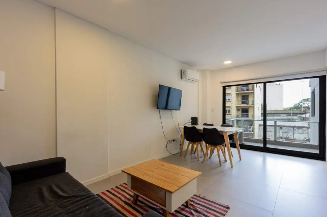 Av. SAN JUAN al 200, SAN TELMO. 2 Ambientes 2 Balcones. Valor incluye expensas y servicios