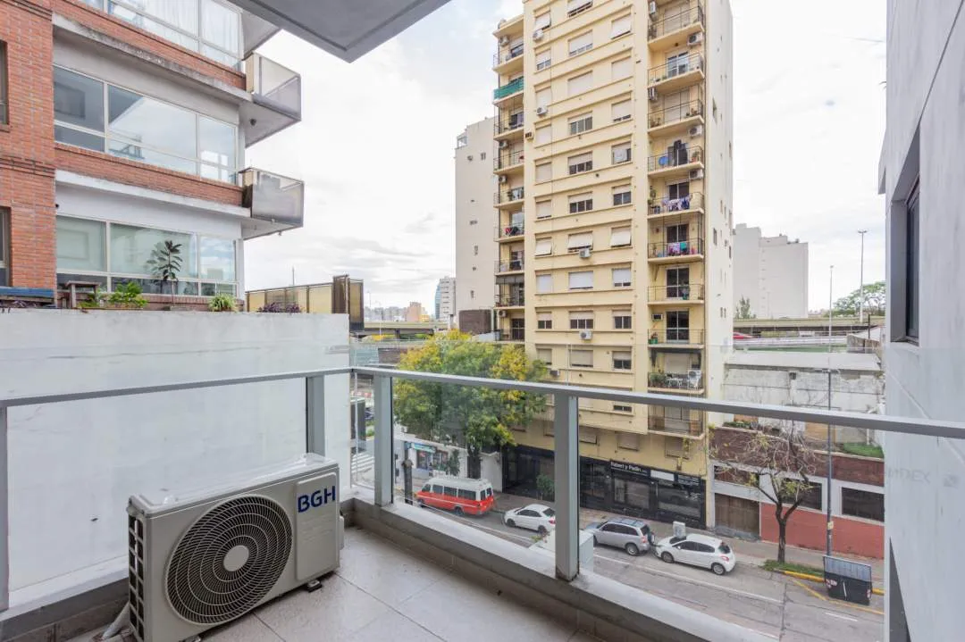 Av. SAN JUAN al 200, SAN TELMO. 2 Ambientes 2 Balcones. Valor incluye expensas y servicios