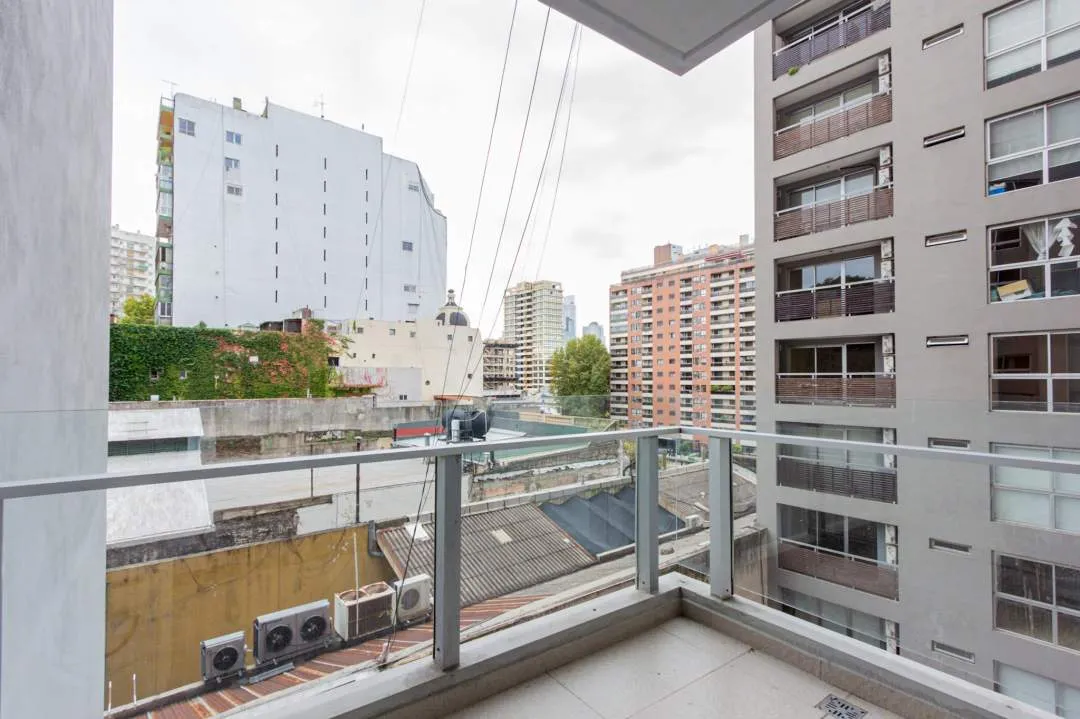 Av. SAN JUAN al 200, SAN TELMO. 2 Ambientes 2 Balcones. Valor incluye expensas y servicios
